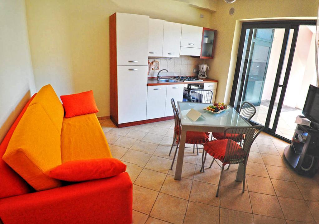 Appartamenti Vacanze Mareemare Capo dʼOrlando エクステリア 写真
